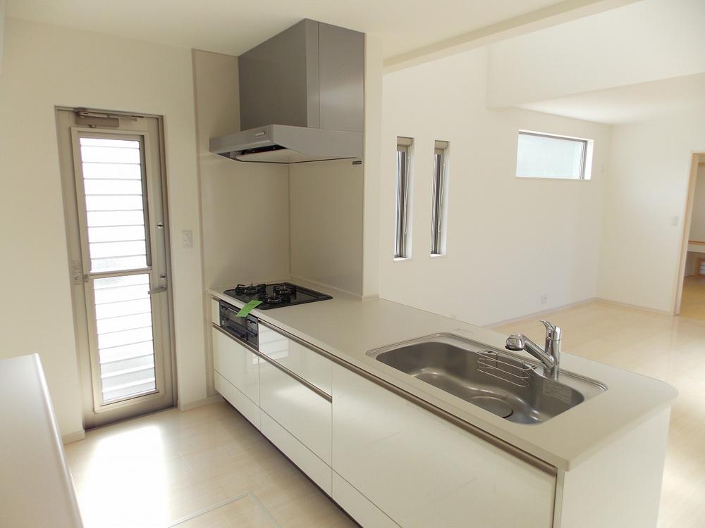 Kitchen. From the wife's point of view, It overlooks the living-dining, You can enjoy conversation with family even during cooking (* ^ _ ^ *)  ◆ It becomes the same specification photo ◆