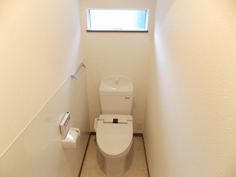 Toilet. Bidet and toilet seats, Deodorization function is standard equipment