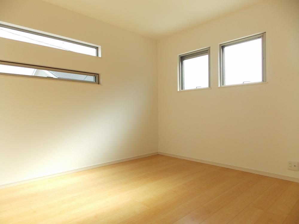 Same specifications photos (Other introspection). Western is. Since it is a two-sided lighting, Bright and airy is also good (^ _ ^) v