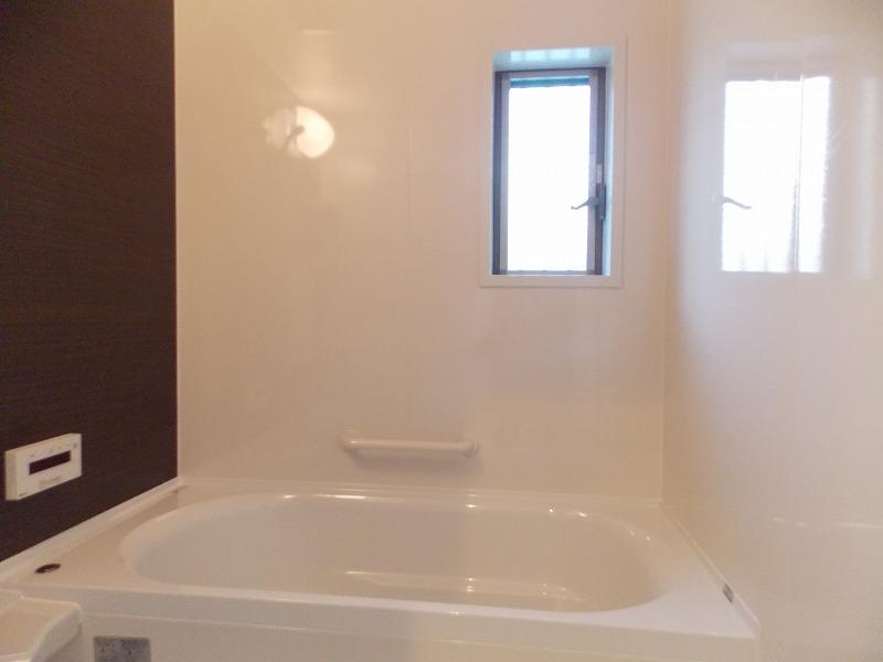 Bathroom. 'm Bath spacious type firmly can stretch the legs (^^) / ~~~ Let's heal slowly tired body of the day (^_^) /  ◆ It becomes the same specification photo ◆