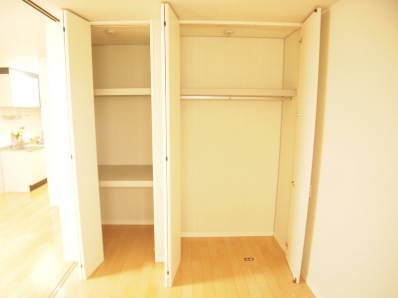 Receipt. Western-style housing comes with one side.