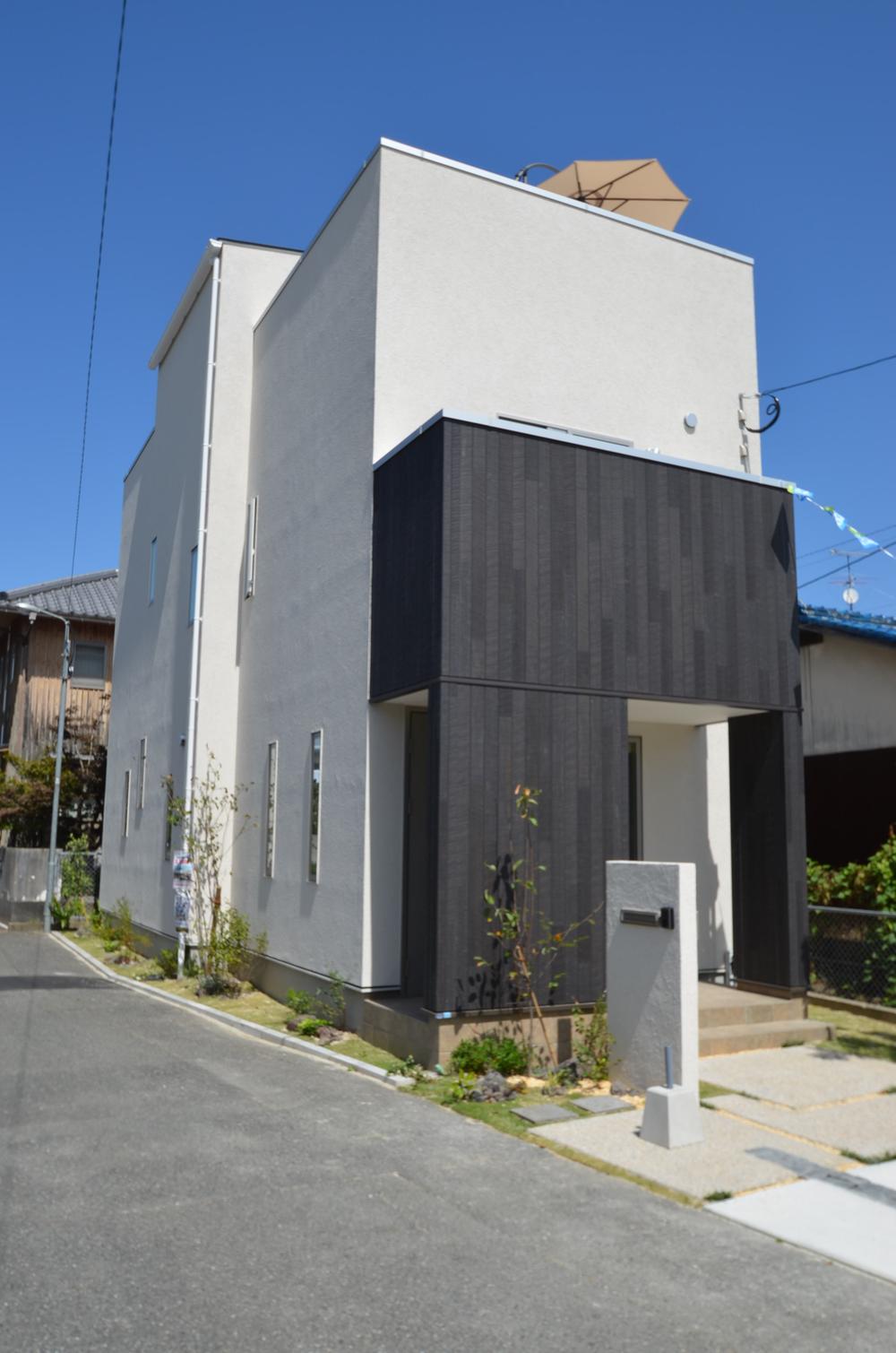 Local appearance photo. Parking is secured 3 cars. You can actually your tour. Please feel all means a great rooftop space.