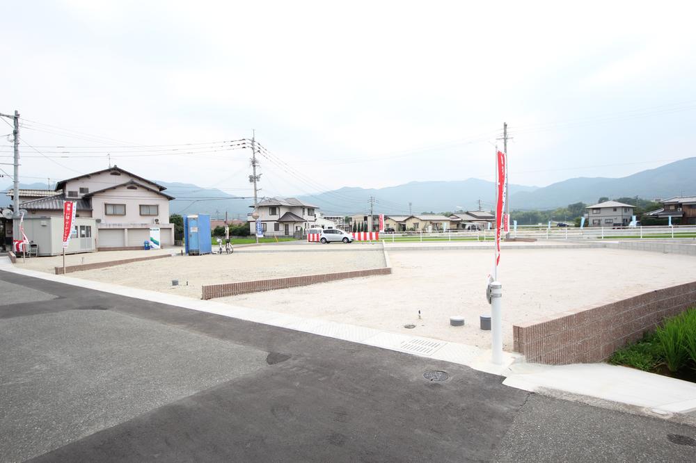 Local photos, including front road. Local (12 May 2013) Shooting