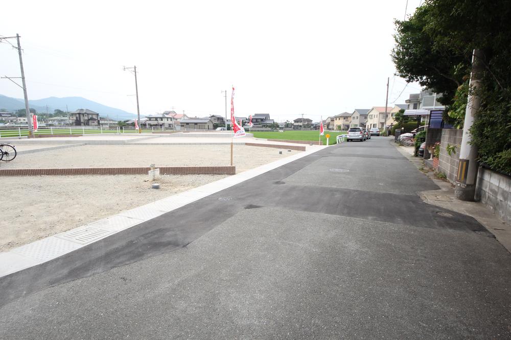 Local photos, including front road. Local (12 May 2013) Shooting