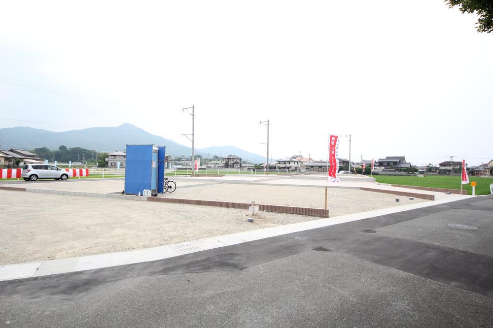 Local photos, including front road. Local (12 May 2013) Shooting