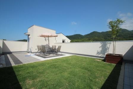 Garden. Rooftop relaxed views and exhilarating sense of openness can enjoy the, It is utilized as another living "Osora living". Or a meal inviting friends, And or children and astronomical observation, It is to enrich life.