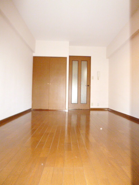 Living and room. Spread of Western-style!