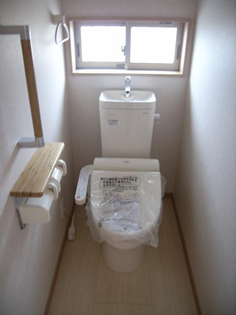 Toilet. 1F WC