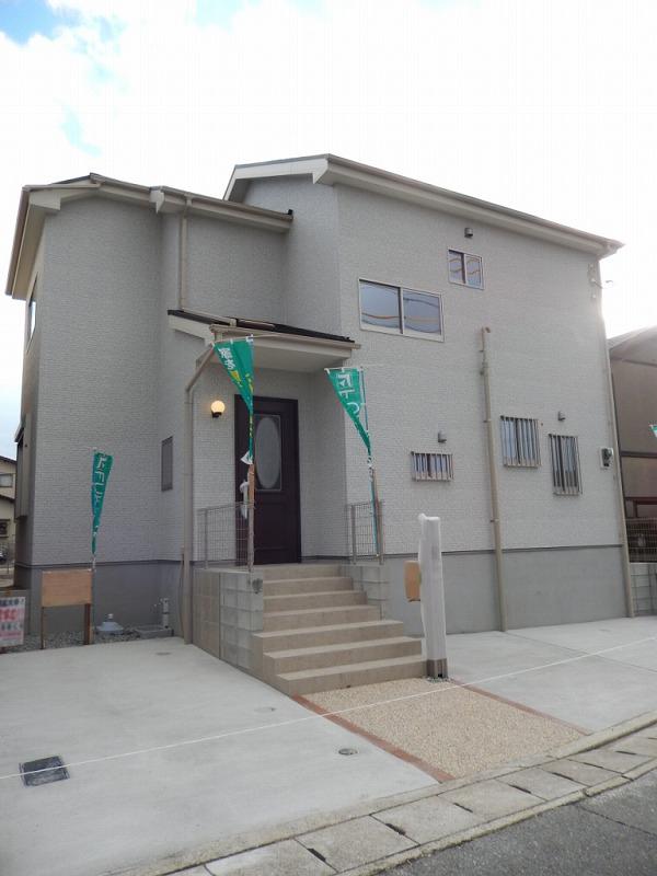 Local appearance photo. 2013 November construction