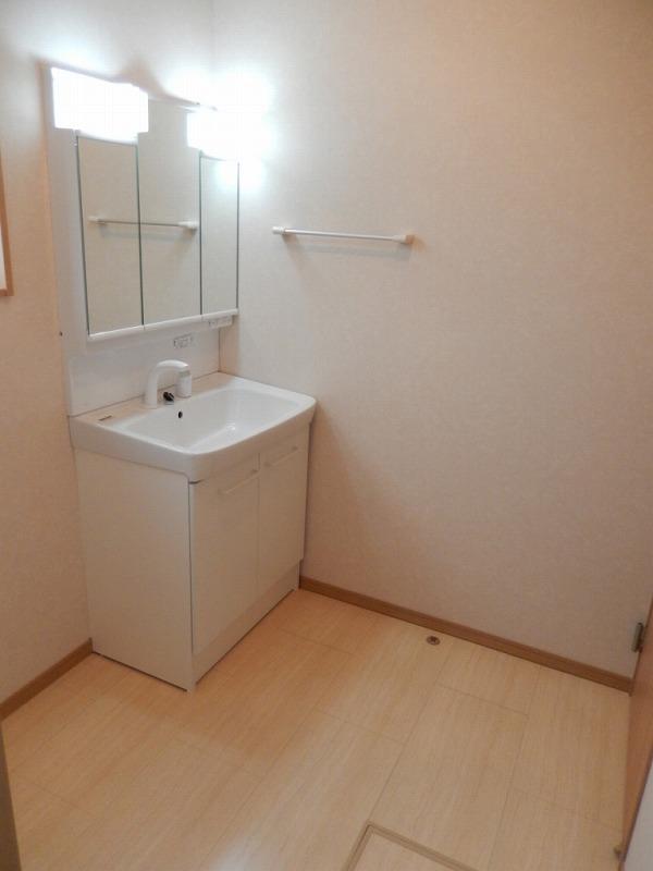 Wash basin, toilet. bathroom