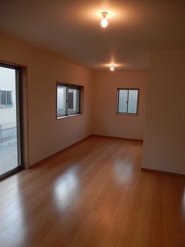 Living. 2013 December shooting