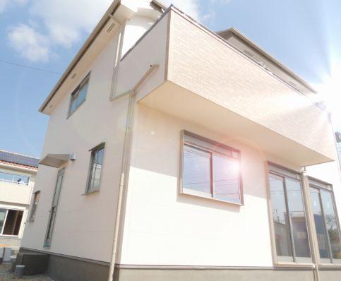 Local appearance photo. The photograph is the same type.