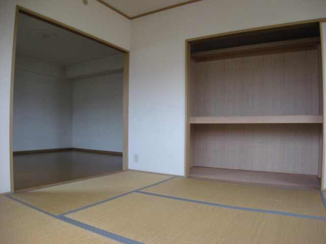 Other room space. I wanted. Storage of this size!