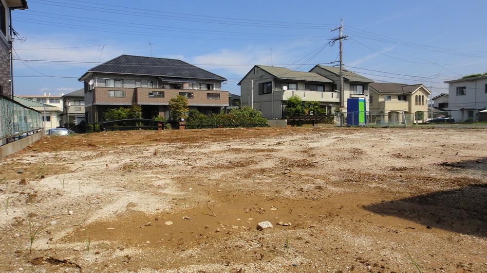 Local photos, including front road. For the front road 6m, It can also peace of mind in the operation is not good mom.