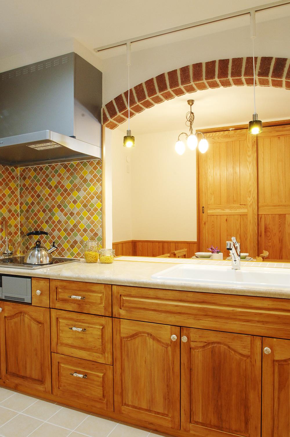 Building plan example (introspection photo). The order is the kitchen, which was subjected to a cabinet of oak on the top plate of granite. We will demand to form.