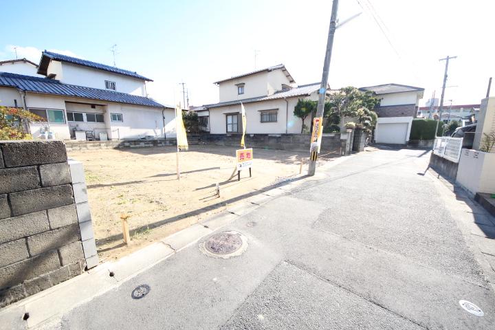 Local photos, including front road. Local (12 May 2013) Shooting