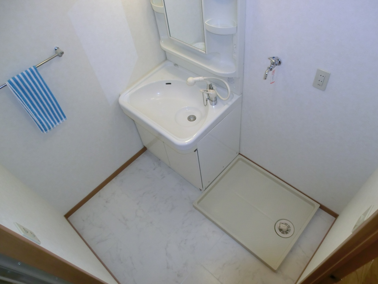 Toilet. Is a reference image. Furniture and fixtures is not attached.