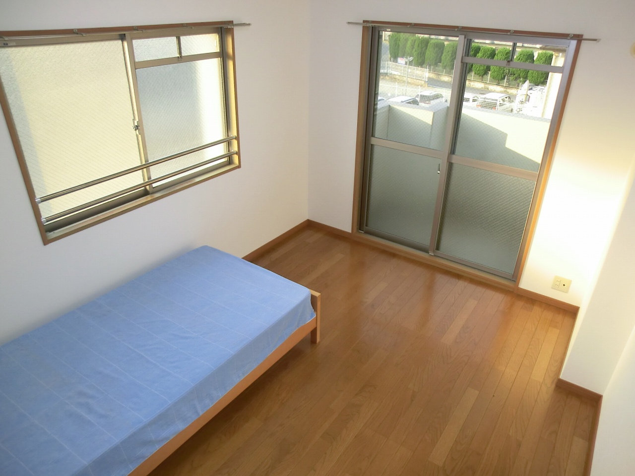 Receipt. Is a reference image. Furniture and fixtures is not attached.