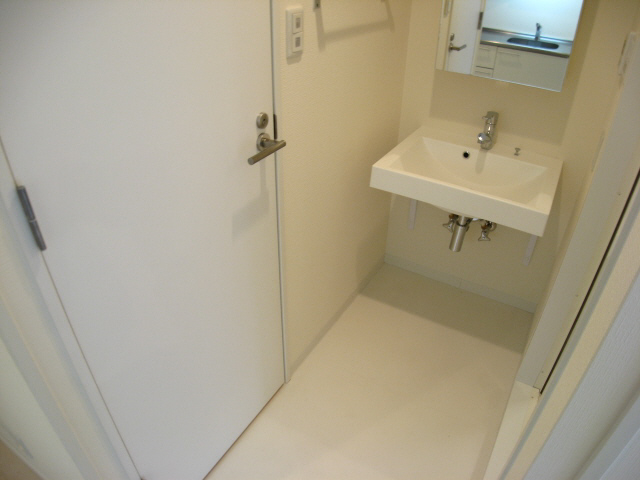 Washroom. Dressing room (inverted type)