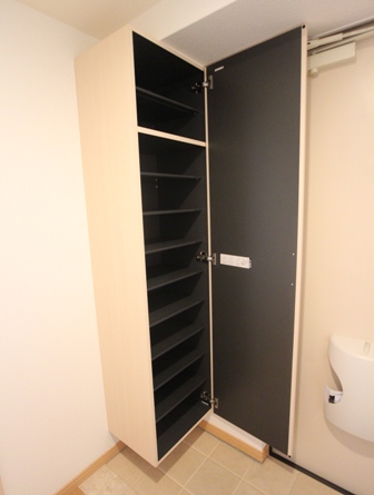 Receipt. With a shoe box