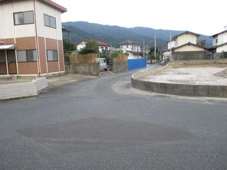 Local photos, including front road. All eight subdivisions to nurture the tee to the rich community Also good child-rearing environment, such as elementary school 11 minutes' walk It is a very quiet residential area.