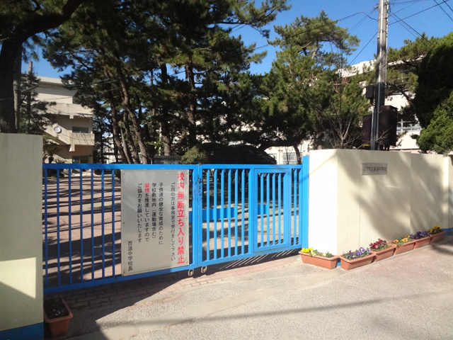 Junior high school. 372m to Fukuoka Municipal Momochi junior high school (junior high school)