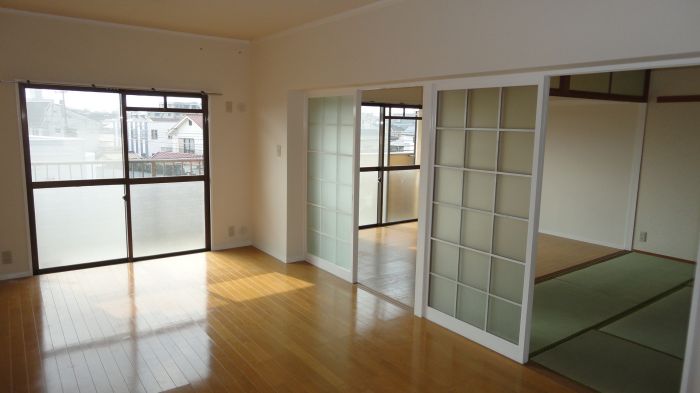 Living and room.  ☆ Living room facing south ☆