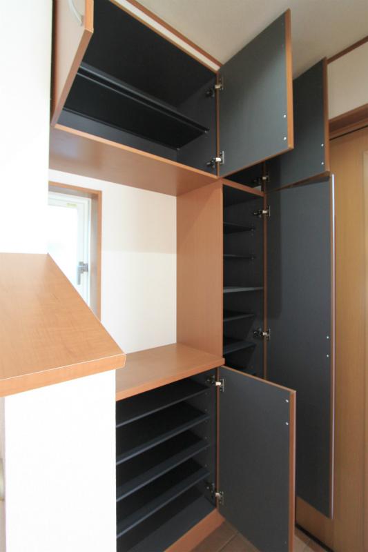 Receipt. Same specifications photo (shoe box)