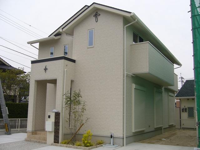 Local appearance photo. 2012. October construction