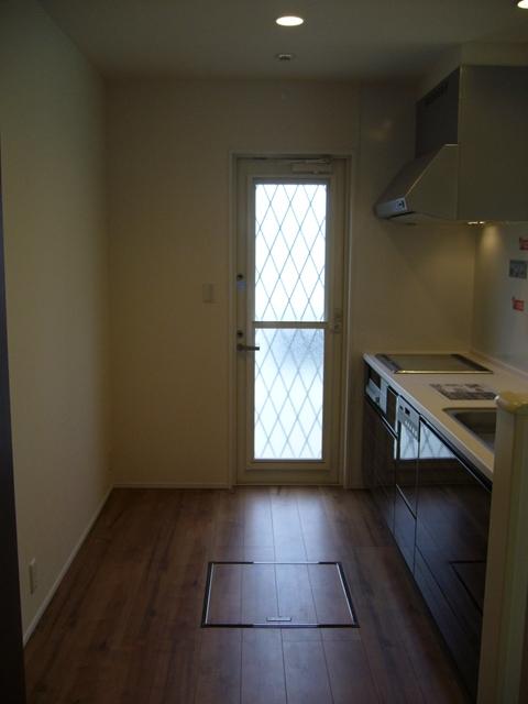 Kitchen. Kitchen (with under-floor storage)