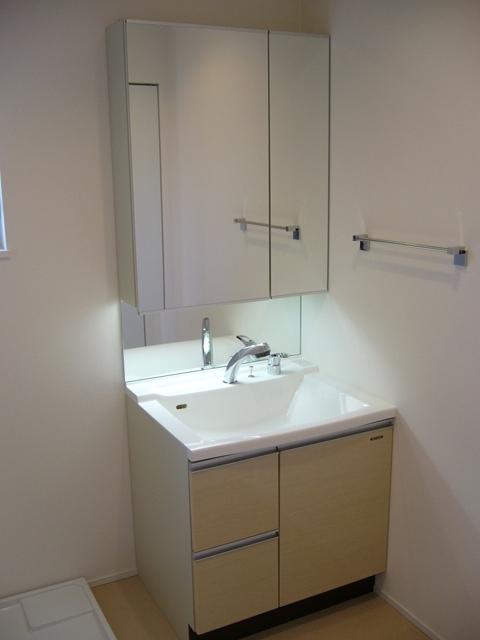 Wash basin, toilet. bathroom