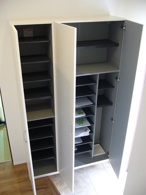 Entrance. Entrance storage