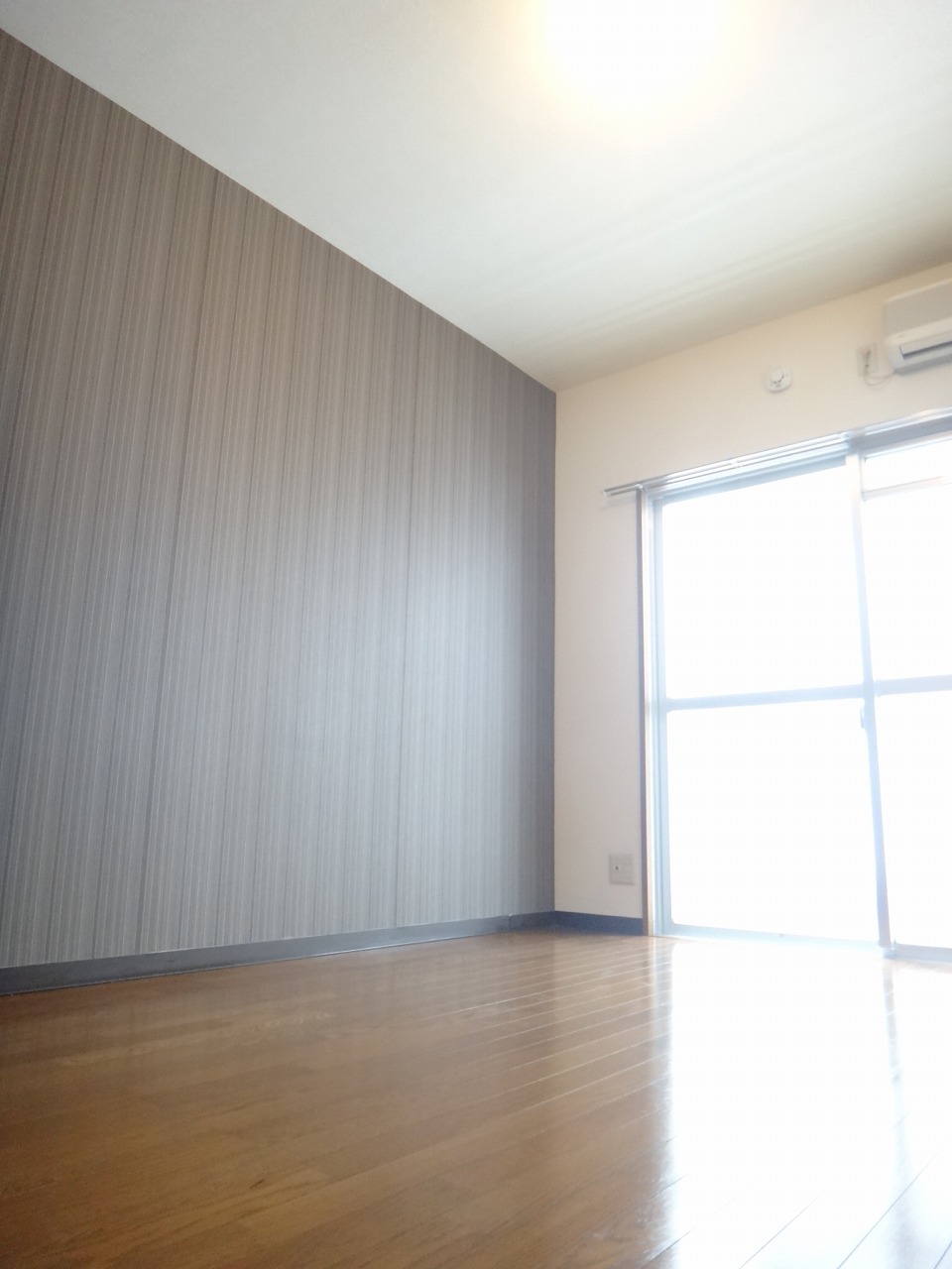 Living and room. Day is good ☆