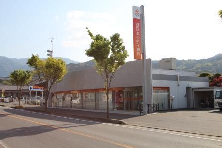 Bank. West until the designated bank 480m 6-minute walk