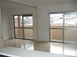 Living and room. You can place widely used by connecting.