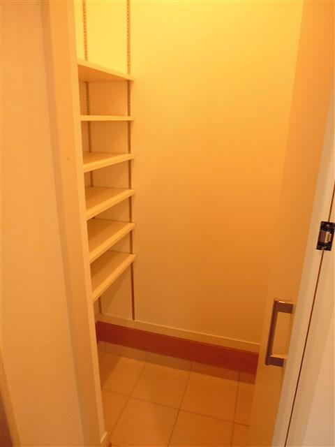 Entrance. Shoes cloak