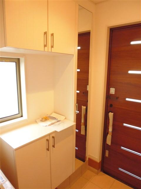 Entrance. Entrance shoe box