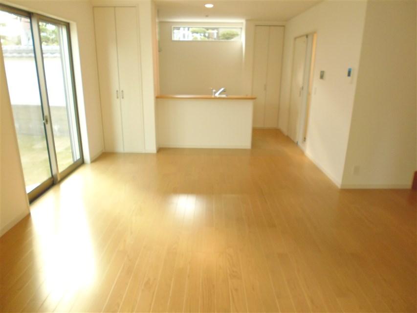 Living. Bright and wide over have living