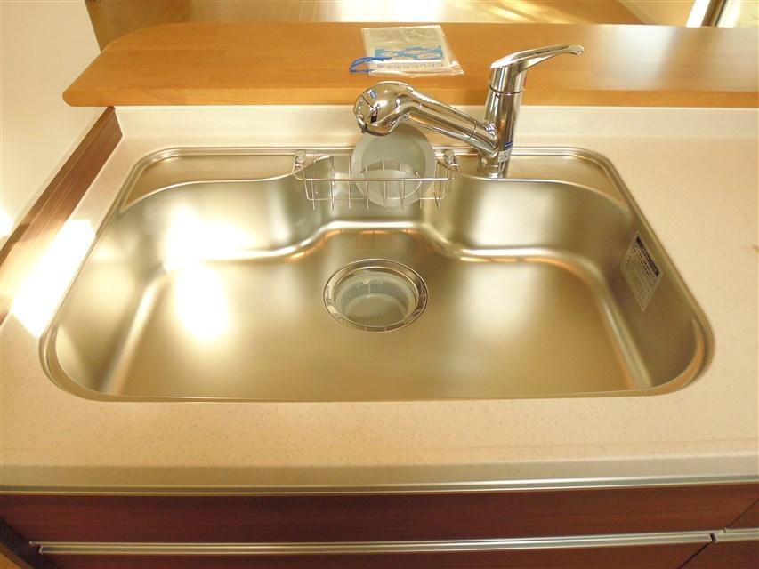 Kitchen. Faucet integrated water purifier