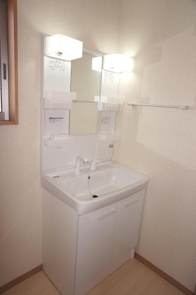 Wash basin, toilet. Indoor (September 2013) Shooting