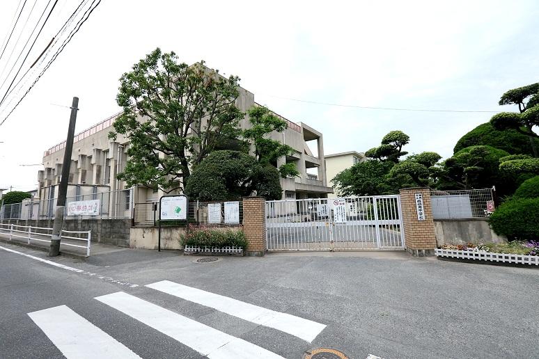 Junior high school. 180m up to municipal west Fukuoka junior high school