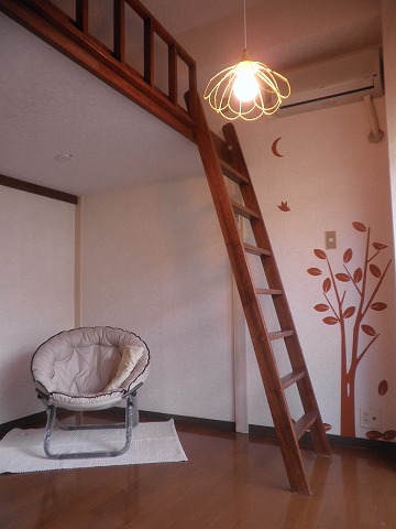 Living and room. The room is also a nice space ☆