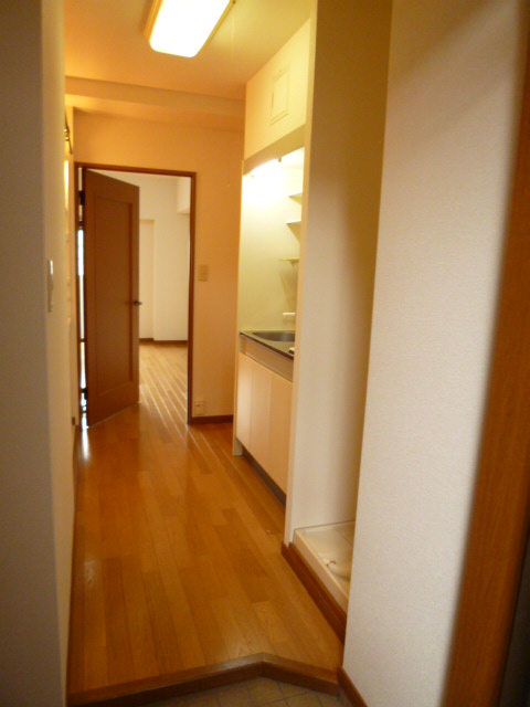 Entrance. Also wide entrance!