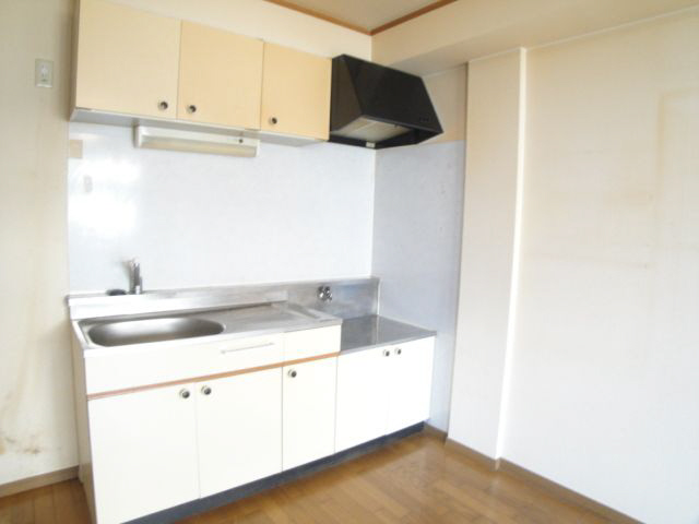 Kitchen. Cooking space is Yes to ensure