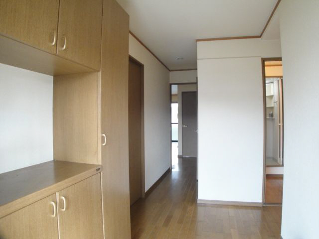 Entrance. You can also footwear boxes and storage