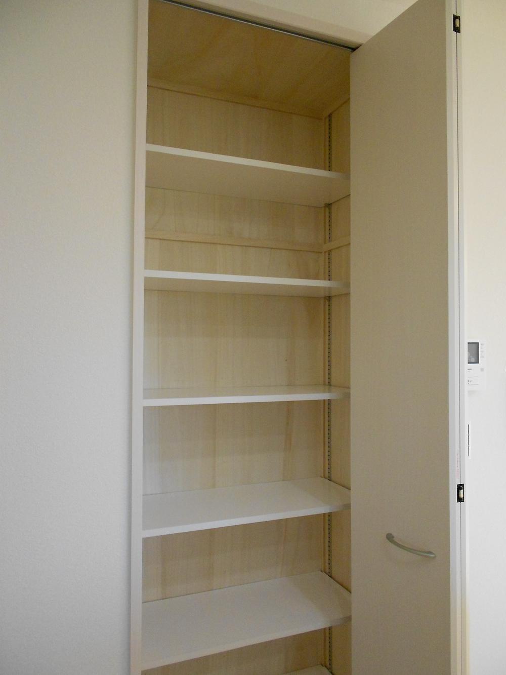 Receipt. The kitchen beside offers a pantry. Inside the insect repellent effect preeminent in the planking of paulownia