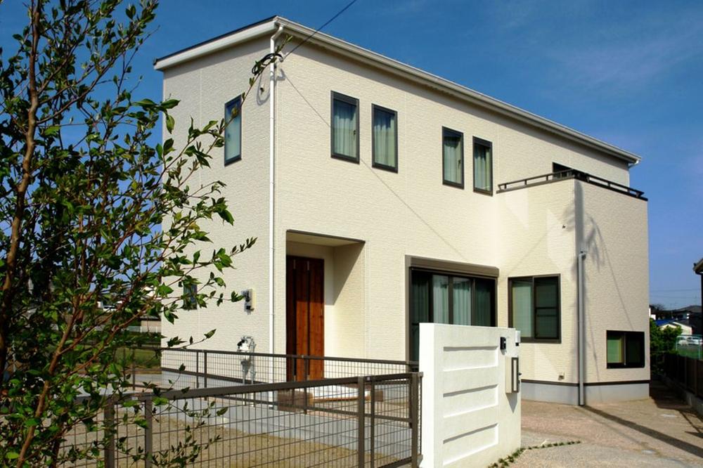 Local appearance photo. Easy storage of home. Life center plan attractive collection rate of 12%. Sharp appearance, Natural indoor, Day also well bright house was completed.