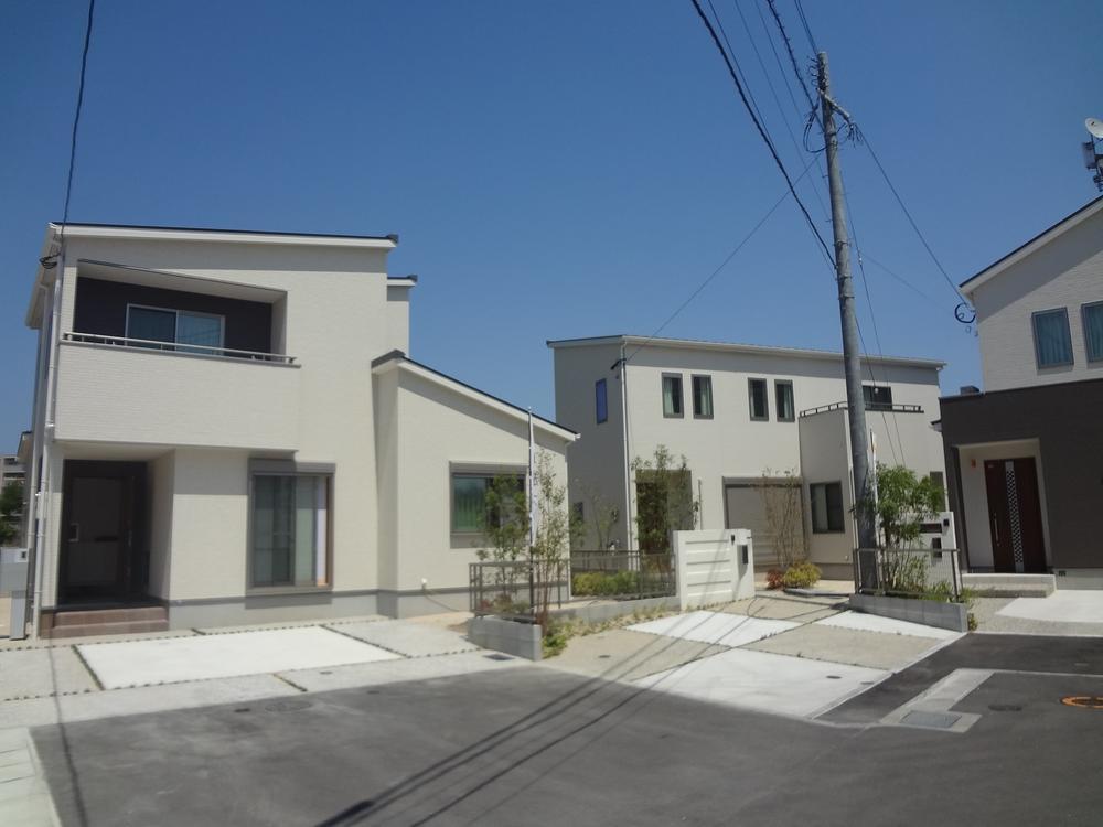 Local appearance photo. Sunny next to Building interval of leeway, ventilation, Udditaun of all 10 compartments that privacy and kept Arita