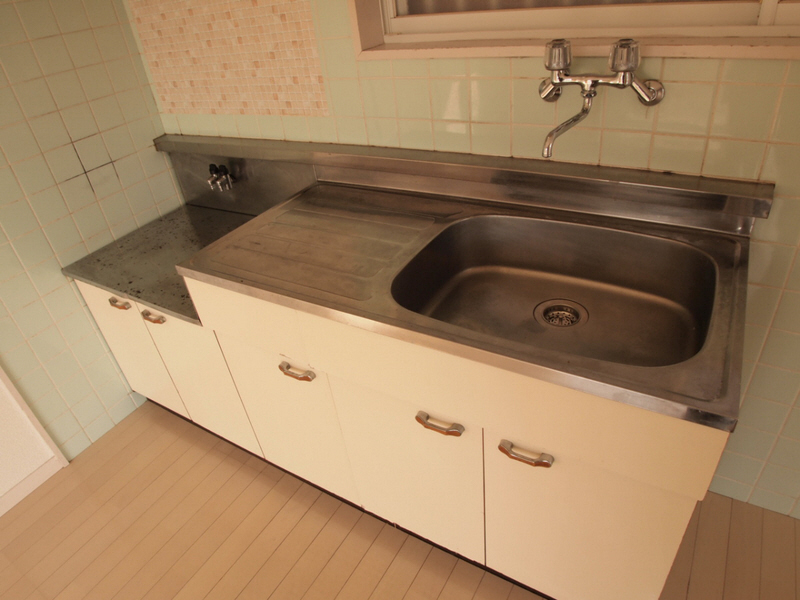 Kitchen. Is a two-burner stove brought type.