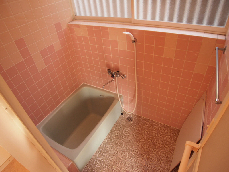 Bath. Good ventilation with windows.